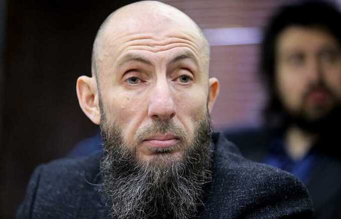 Обвиняемый в хищениях Кехман после предъявления обвинений появился на литургии с митрополитом