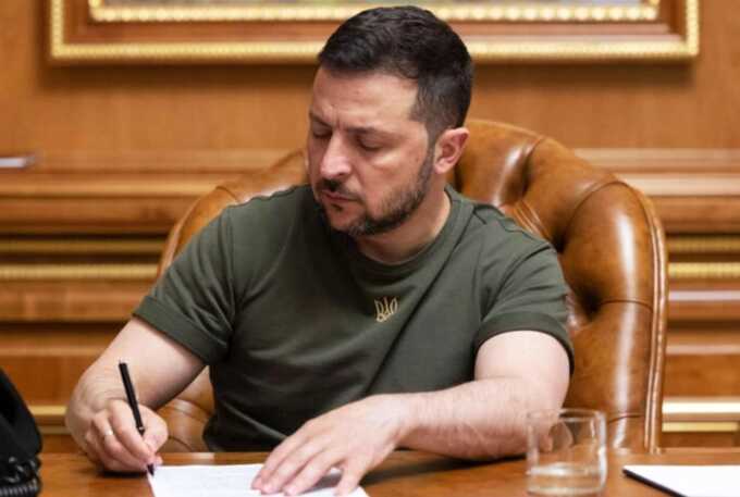 Зеленский утвердил назначение 16 новых послов Украины